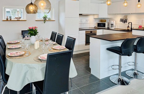 Pøt Strandby House | Amazing home in Juelsminde with sauna