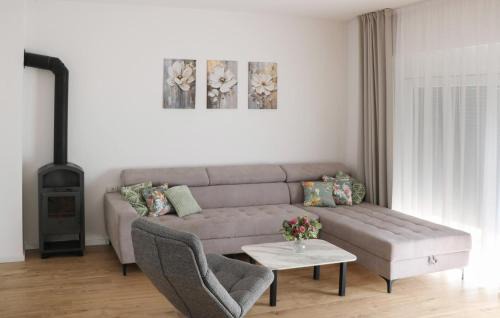Stupnik House | Amazing Home In Kerestinec With Wifi