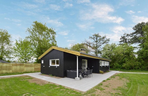 Strøby Egede House | Amazing home in Køge with kitchen