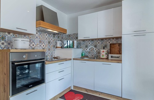 Zminj House | Amazing home in Kresini