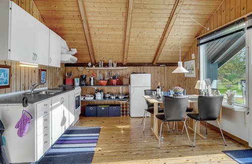 Trend House | Amazing home in Løgstør with WiFi