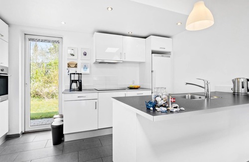 Trend House | Amazing home in Løgstør with kitchen