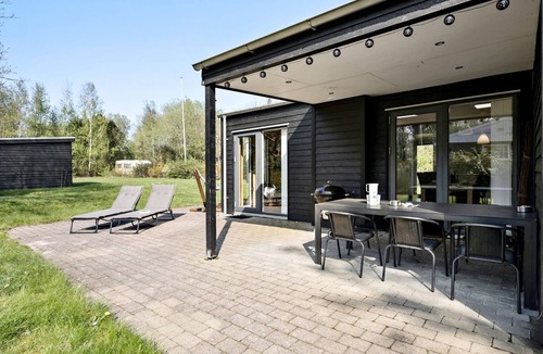 Trend House | Amazing home in Løgstør with kitchen