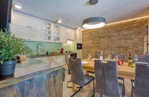 Lupoglav House | Amazing home in Lanisce