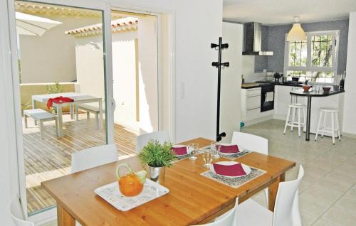 Laudun House | Amazing Home In Laudun-L'ardoise