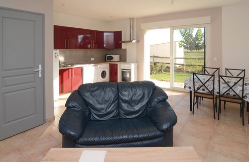 Le Sambuc House | Amazing home in Le Sambuc with WiFi