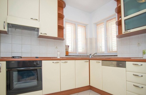 Lokvicici House | Amazing home in Lokvicici
