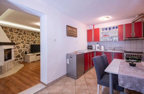 Veliko Brdo House | Amazing home in Makarska with WiFi