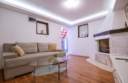 Veliko Brdo House | Amazing home in Makarska with WiFi