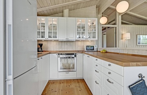 Ajstrup House | Amazing home in Malling with kitchen