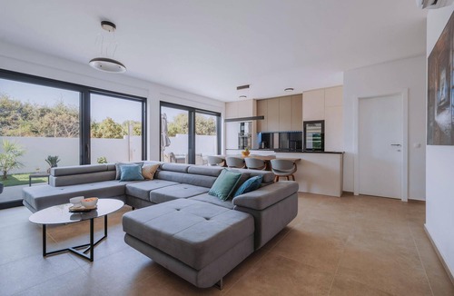Kolan House | Amazing home in Mandre