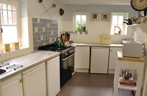 Marconne House | Amazing home in Marconne with kitchen