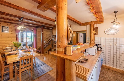 Gracac House | AMazing home in Mazin with sauna