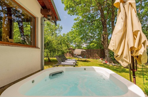 Gracac House | AMazing home in Mazin with sauna