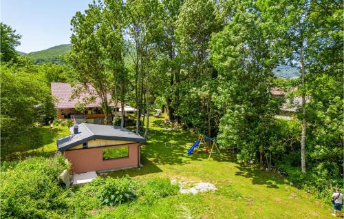 Gracac House | Amazing Home In Mazin With Sauna