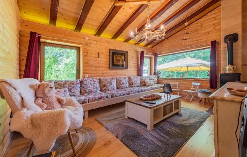 Gracac House | Amazing Home In Mazin With Sauna