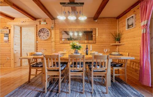 Gracac House | Amazing Home In Mazin With Sauna