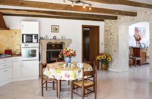 Meslan House | Amazing home in Meslan with kitchen