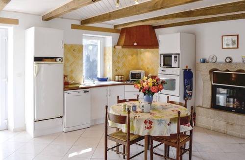 Meslan House | Amazing home in Meslan with kitchen