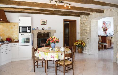 Meslan House | Amazing Home In Meslan With Kitchen