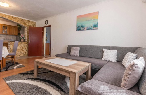 Benkovac House | Amazing home in Miranje