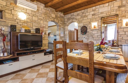 Zminj House | Amazing home in Modrusani