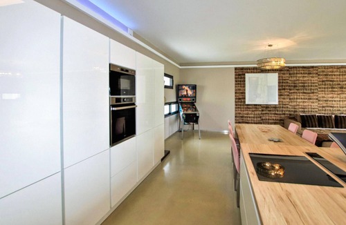 Montelimar House | Amazing home in Montélimar with kitchen
