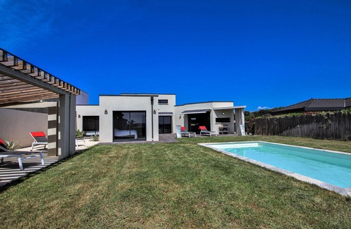Montelimar House | Amazing home in Montélimar with kitchen