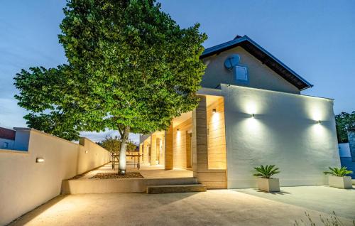 Velim House | Amazing Home In Nadin