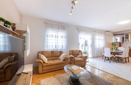 Neoric House | Amazing home in Neoric