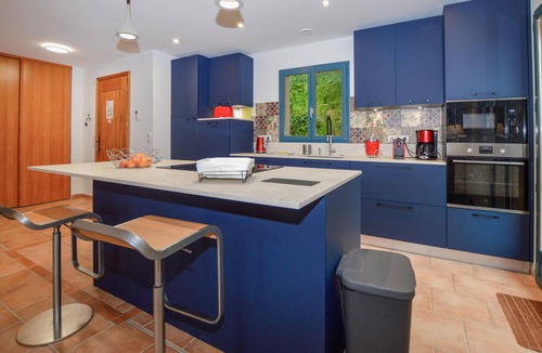Nessa House | Amazing home in Nessa with private swimming pool, can be inside or outside