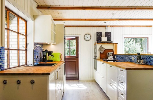 Bedegaard House | Amazing home in Nexø with kitchen