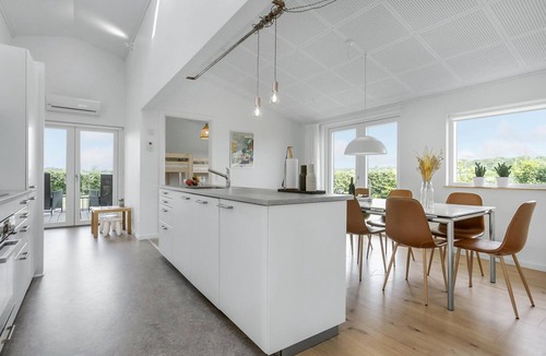 Saksild Strand House | Amazing home in Odder with kitchen