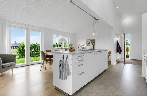 Saksild Strand House | Amazing home in Odder with kitchen