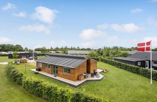 Saksild Strand House | Amazing home in Odder with kitchen