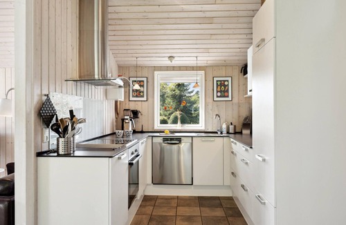 Saksild Strand House | Amazing home in Odder with kitchen