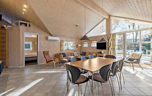 Jegum House | Amazing Home In Oksbøl With Wifi