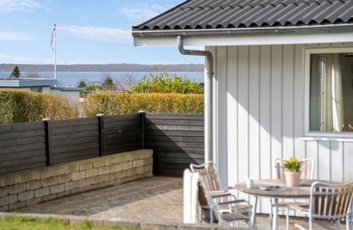 Olsted House | Amazing home in ølsted with kitchen