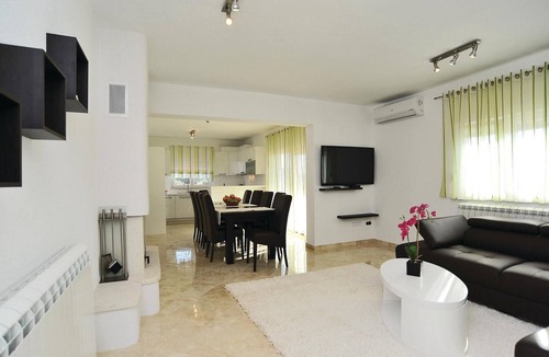 Pakostane House | Amazing home in Pakostane