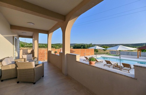 Pakostane House | Amazing home in Pakostane