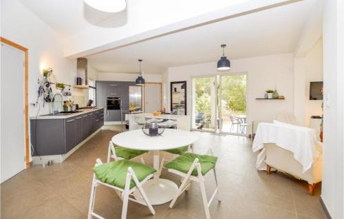 Pigna House | Amazing Home In Pigna With Kitchen