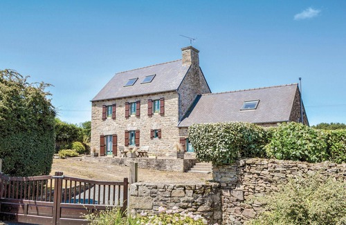 Le Ru House | Amazing home in Pleudaniel