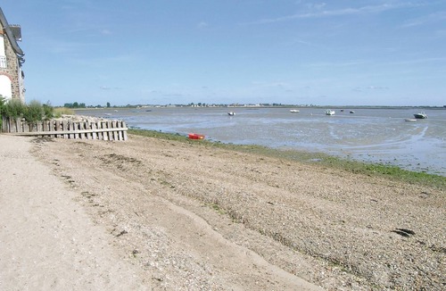 Quettehou House | Amazing home in Quettehou