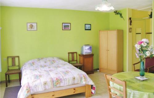 Quettehou House | Amazing Home In Quettehou