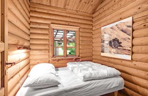 Ronde House | Amazing Home In Rønde With 3 Bedrooms, Sauna And Wifi