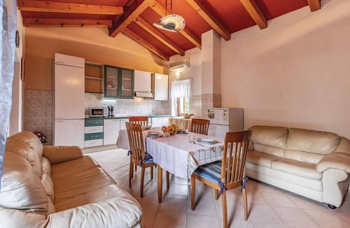 Rakotule House | Amazing home in Rakotule with WiFi