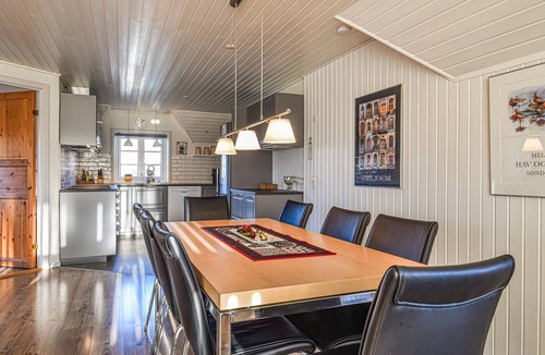 Kryle House | Amazing home in Ringkøbing with kitchen
