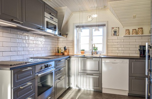 Kryle House | Amazing home in Ringkøbing with kitchen