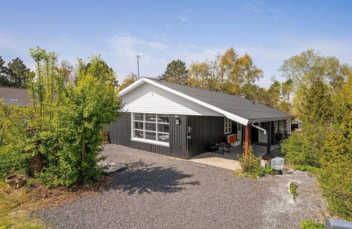 Kramnitse House | Amazing home in Rødby with sauna