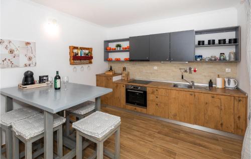 Ploce House | Amazing Home In Rogotin With House Sea View